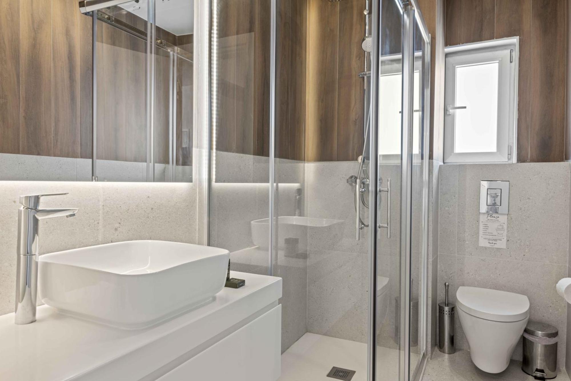 Phaedrus Living: Seaside Residences 05 Apartment *
